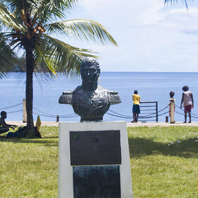Памятник российскому адмиралу Головнину в Вануату