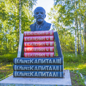 Памятник Ленину в поселке Вознесенье Ленинградской обл.